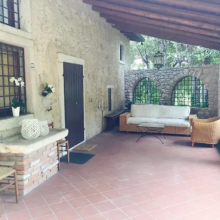 Relais Castei Del Garda Bed & Breakfast