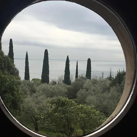 Relais Castei Del Garda * Гарда