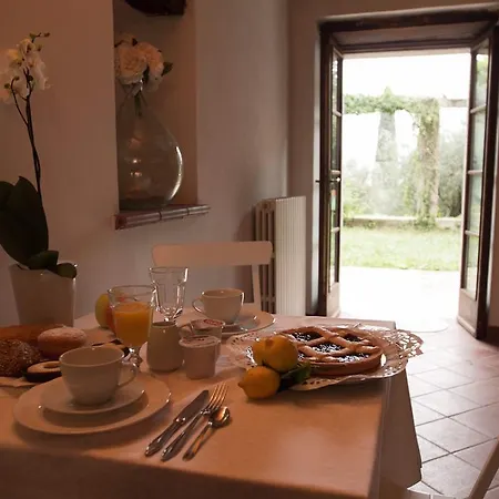 Relais Castei Del Garda 住宿加早餐酒店