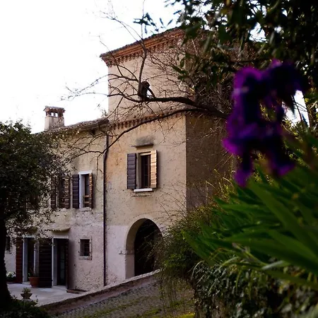 Relais Castei Del Garda * Гарда