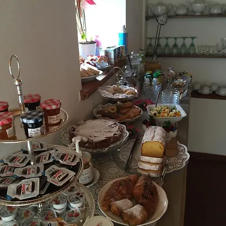 Relais Castei Del Garda فندق مبيت وإفطار غارْدا