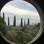 Relais Castei Del Garda * غارْدا