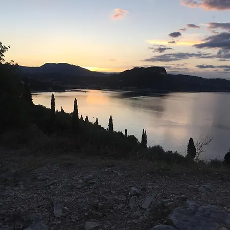 Oda ve Kahvaltı Relais Castei Del Garda
