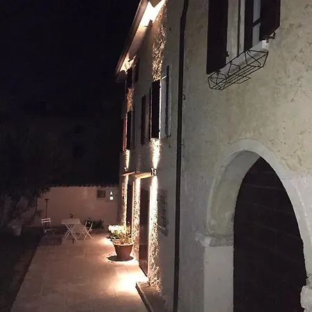 Relais Castei Del Garda לינה וארוחת בוקר גארדה