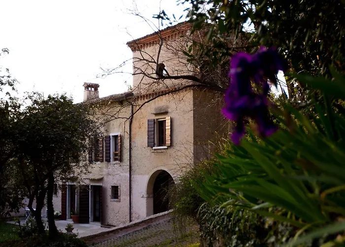 Relais Castei Del Garda * Garda